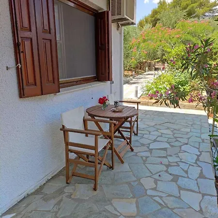 Ioanna's Sweet & Cozy With Garden View Apartment