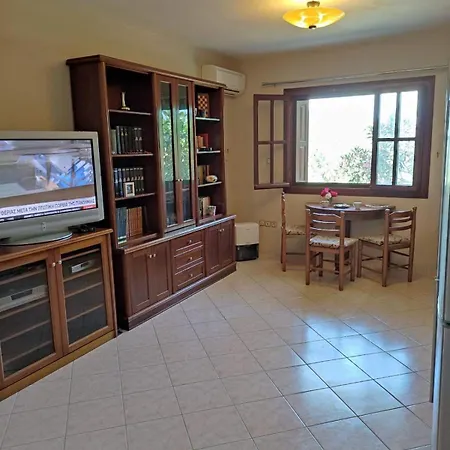 Ioanna's Sweet & Cozy With Garden View Apartment *