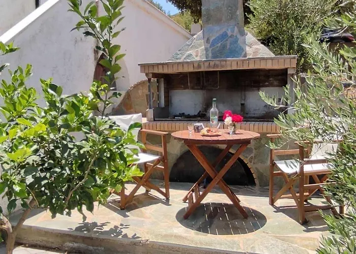 Ioanna's Sweet & Cozy With Garden View Appartement *